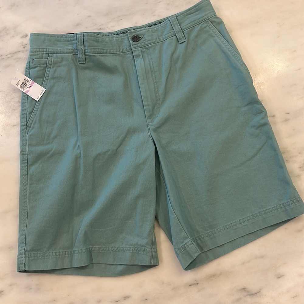 New Izod Flat Front Shorts size 32 Malachite